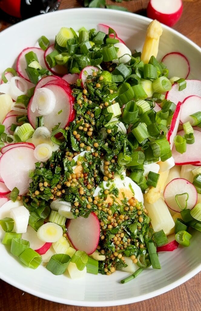 White Asparagus Salad - assemble the salad