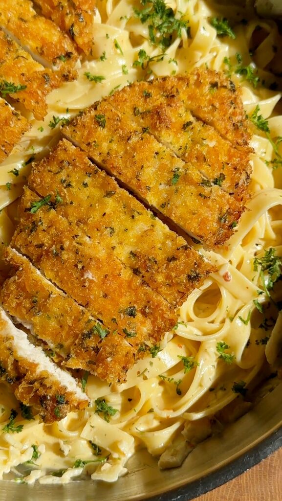 The best Chicken Alfredo Pasta