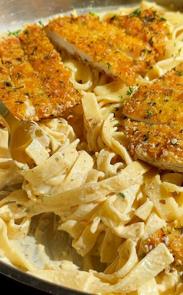 The best Chicken Alfredo Pasta