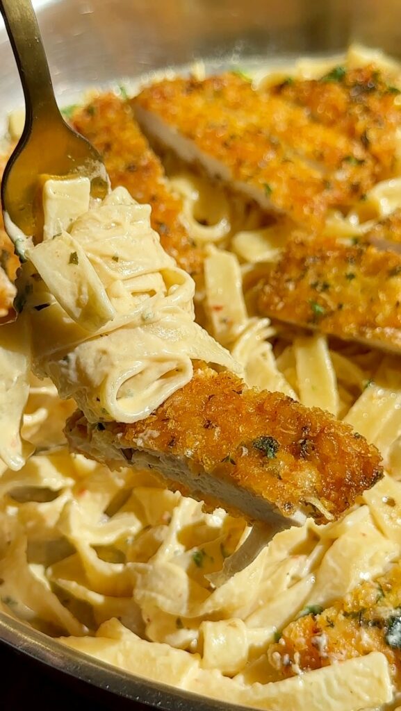 The best Chicken Alfredo Pasta