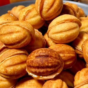 Walnut Cookies with Caramel and Hazelnut Filling